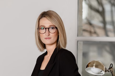 Portrait de Maître Marie Julie RASSAT, avocate en droit des mineurs et droit de la famille à Bordeaux